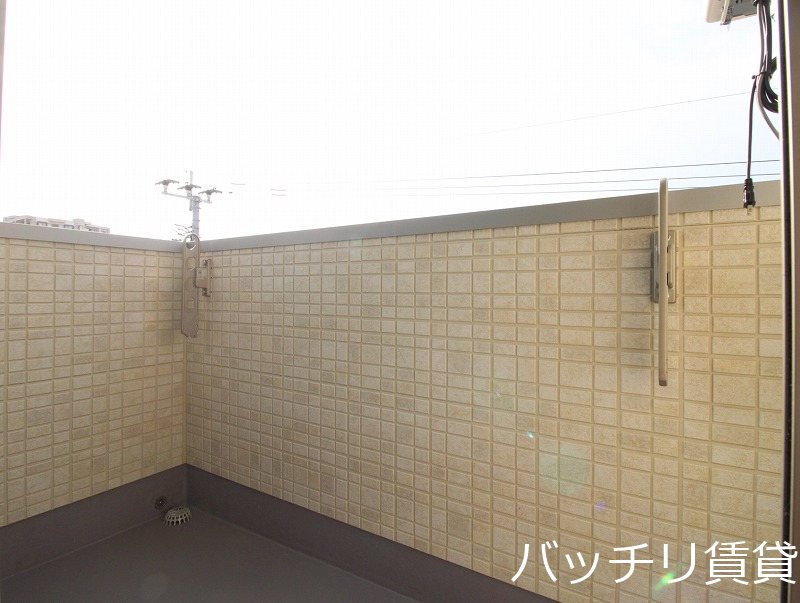 バルコニー　同シリーズの別号室の画像。現況優先