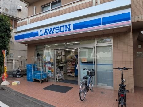 コンビニ　ローソン　世田谷山下駅前店（コンビニ）まで582m