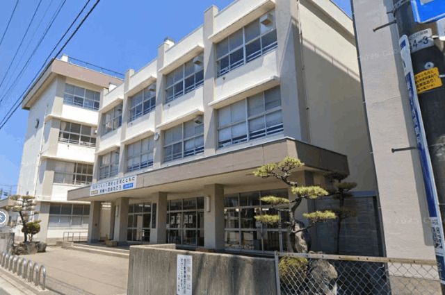 小学校　新潟市立上所小学校（小学校）まで823m