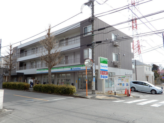 コンビニ　ファミリーマート 町田中町三丁目店（コンビニ）まで611m