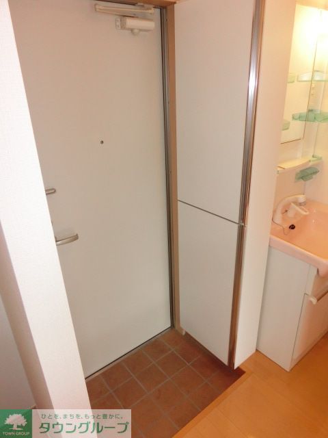 玄関　玄関下駄箱あり（同一タイプ）