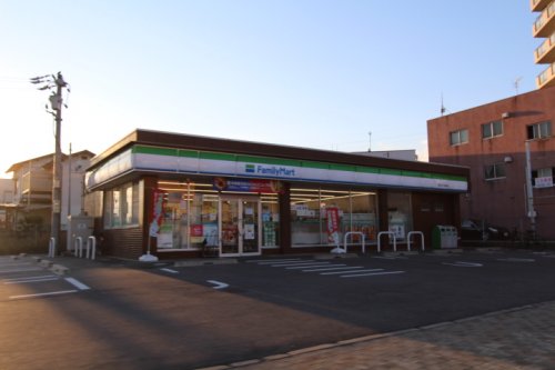 コンビニ　ファミリーマート 春日井八事町店（コンビニ）まで186m
