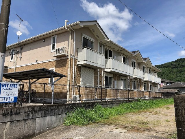 建物外観　加治木駅まで徒歩7分、人気の駅近