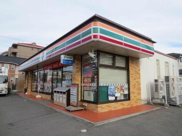 コンビニ　セブンイレブン新田一丁目店（コンビニ）まで230m