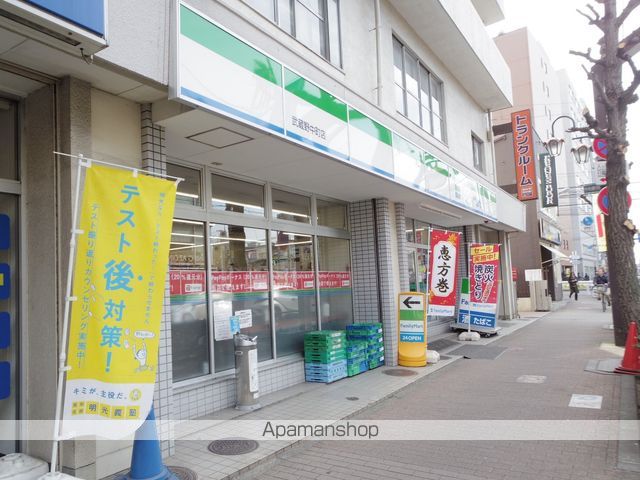 コンビニ　ファミリーマート（コンビニ）まで164m