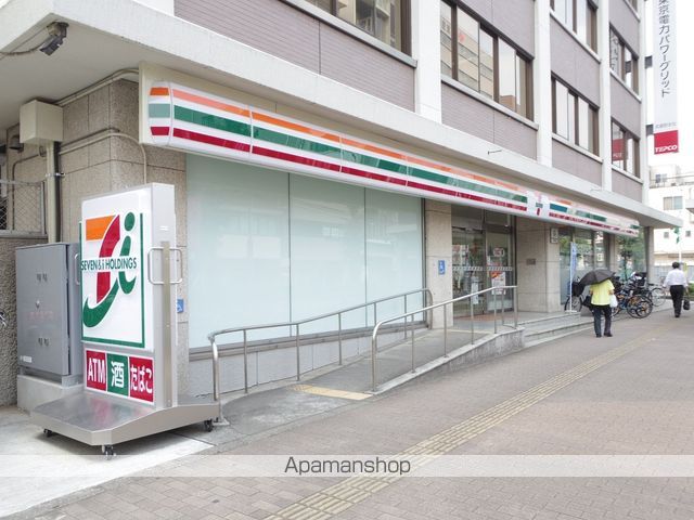 コンビニ　セブンイレブン（コンビニ）まで216m