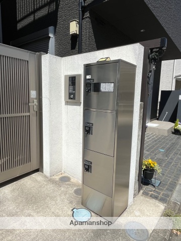 京急本線 井土ケ谷駅 徒歩4分 3階建 築8年の外観写真
