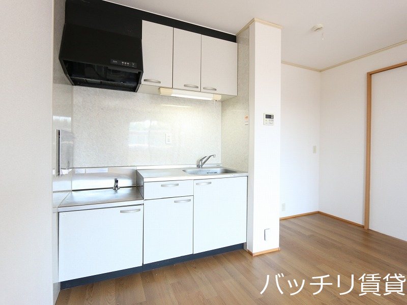 キッチン　同シリーズの別号室の画像。現況優先