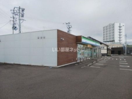 コンビニ　ファミリーマート 原ノ町駅前店（コンビニ）まで1047m