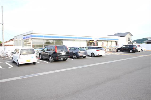 コンビニ　ローソン　南国篠原東泉店（コンビニ）まで552m