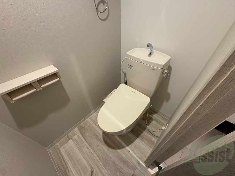 トイレ　こちらはトイレです。清潔感があり、安心して使用できます。