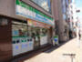 コンビニ　ファミリーマート 三田聖坂下店（コンビニ）まで533m