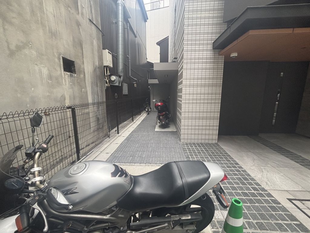 駐車場　バイク置き場
