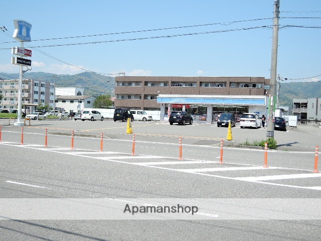 コンビニ　ローソン（コンビニ）まで526m