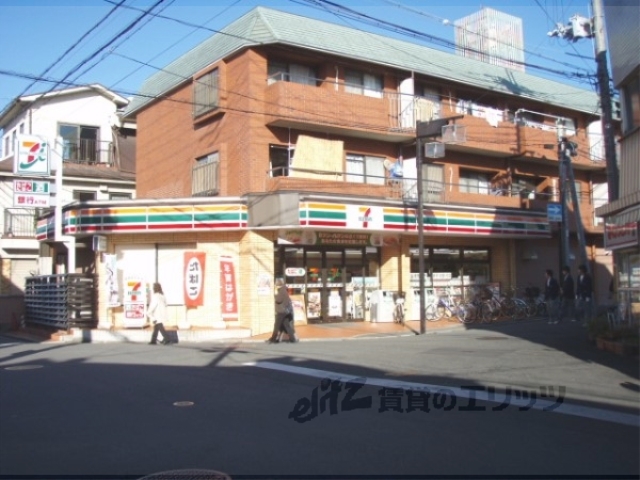 コンビニ　セブンイレブン京都深草直違橋店（コンビニ）まで550m