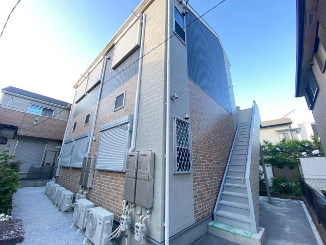 建物外観　落ち着いた色合いの外観となっています。