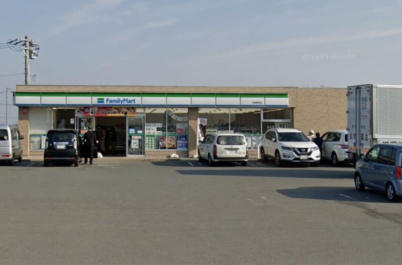 コンビニ　ファミリーマート三雲柳原店（コンビニ）まで481m