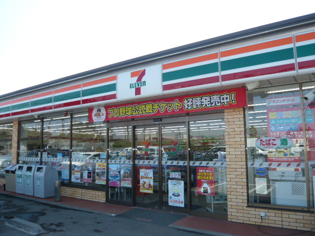 コンビニ　セブンイレブン絹の台店（コンビニ）まで689m