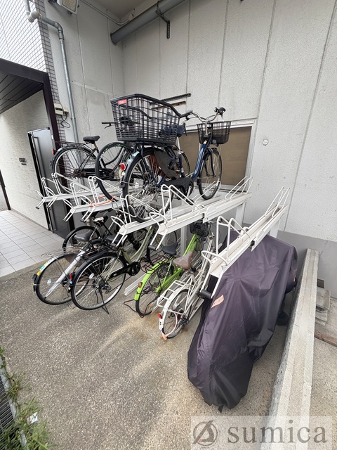 その他共有部分　広々とした敷地内駐輪場を完備♪♪