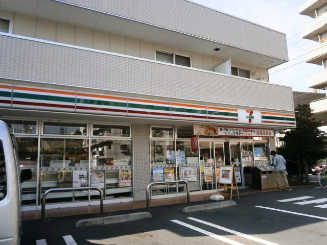 コンビニ　セブンイレブン世田谷千歳台5丁目店（コンビニ）まで129m