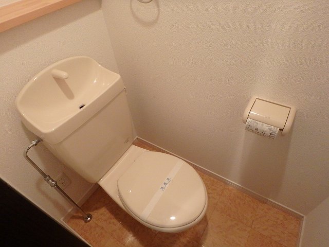 トイレ　２階の室内写真です