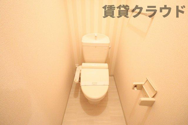 トイレ　今の時代にマッチした温水洗浄機能付きです！