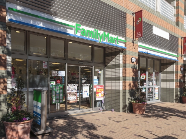 コンビニ　ファミリーマート大崎ブライトタワー店（コンビニ）まで262m