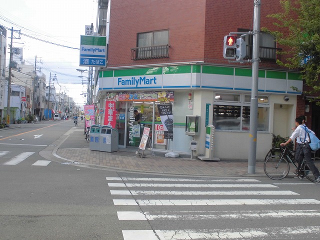 コンビニ　ファミリーマート 波除二丁目店（コンビニ）まで72m