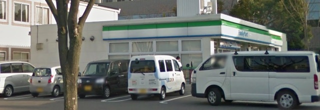 コンビニ　ファミリーマート（コンビニ）まで524m