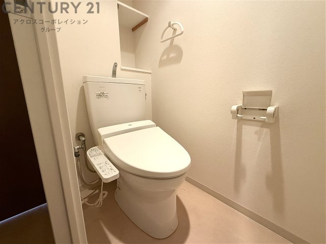トイレ　温水洗浄便座付きのトイレです♪