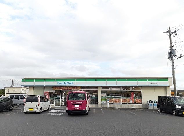 コンビニ　ファミリーマート（コンビニ）まで600m