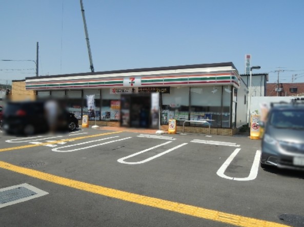 コンビニ　セブンイレブン 八尾南太子堂2丁目店（コンビニ）まで879m