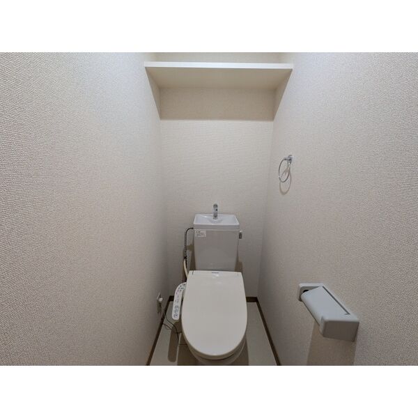 トイレ　同建物の写真です