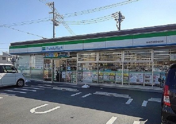 コンビニ　ファミリーマート（コンビニ）まで350m