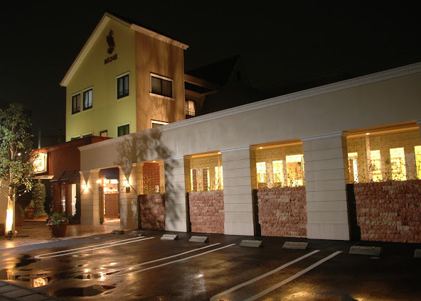 飲食店　REGNIE Grande maison(レニエ グラン メ（飲食店）まで525m