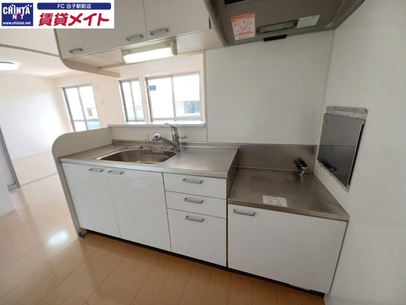 キッチン　別部屋参考写真です