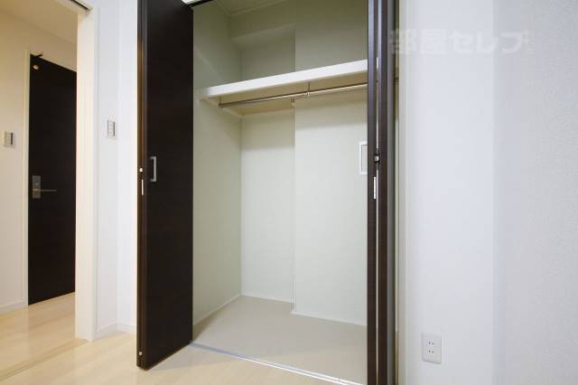 収納　１０２号室の写真を使用しています。