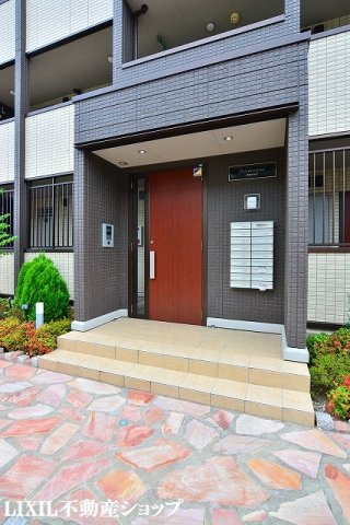エントランス　オートロック付のエントランスです。
