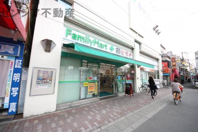 コンビニ　ファミリーマート薬ヒグチ鴫野店（コンビニ）まで305m