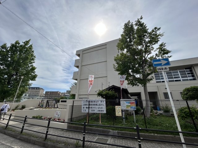 小学校　吹田市立山手小学校（小学校）まで402m