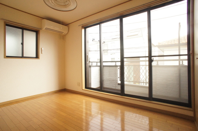 その他部屋・スペース　ワイドな窓で通風、採光に優れたお部屋です！
