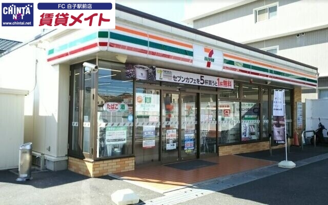 コンビニ　セブンイレブン鈴鹿白子駅前店（コンビニ）まで334m