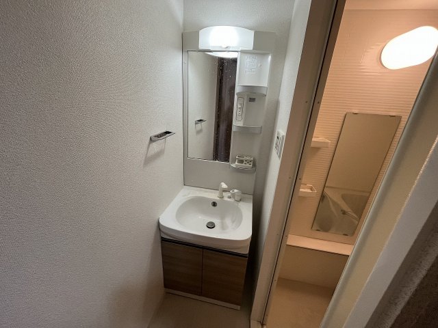 洗面設備　使いやすい独立洗面台です