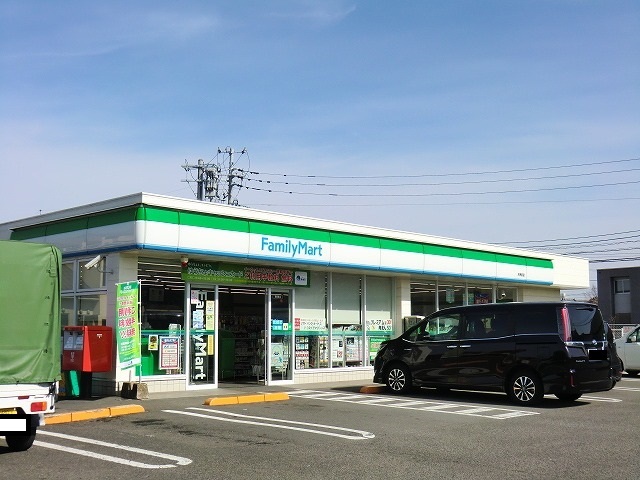 コンビニ　ファミリーマート天神前店（コンビニ）まで700m