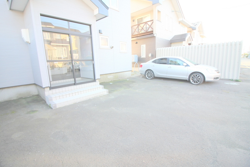 駐車場　お車停めやすい青空駐車場です♪