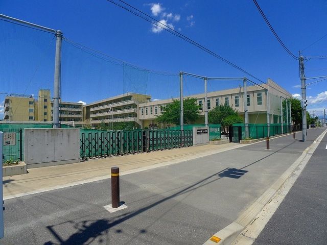 小学校　太田市立尾島小学校（小学校）まで750m