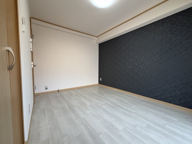 シティハイツ二宮の居間写真