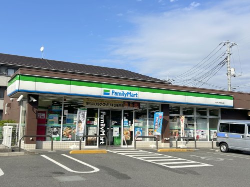 コンビニ　ファミリーマート 所沢くすのき台店（コンビニ）まで220m