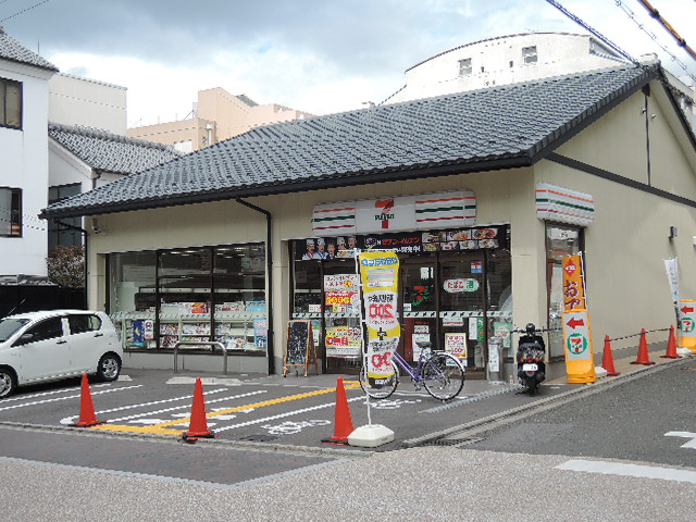 コンビニ　セブンイレブン 伏見新町4丁目店（コンビニ）まで441m