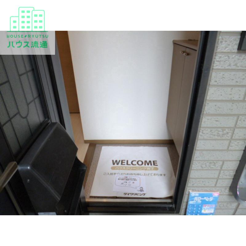 玄関　※別号室反転タイプのお部屋です